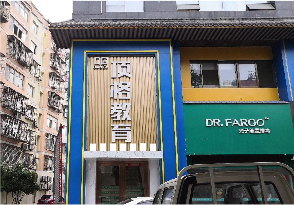 白水门头设计要符合门店特色。